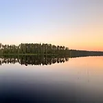 Ulvontaehti - Moderni Moekki Jaerven Rannalla *