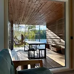 Villa Ulvontaehti - Moderni Moekki Jaerven Rannalla Ulvo