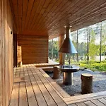 Villa Ulvontaehti - Moderni Moekki Jaerven Rannalla