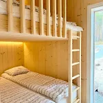 Ulvontaehti - Moderni Moekki Jaerven Rannalla * Ulvo