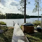 Ulvontaehti - Moderni Moekki Jaerven Rannalla *