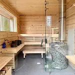 Ulvontaehti - Moderni Moekki Jaerven Rannalla * Ulvo