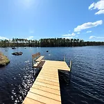 Ulvontaehti - Moderni Moekki Jaerven Rannalla Villa Ulvo