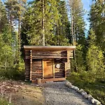 Villa Ulvontaehti - Moderni Moekki Jaerven Rannalla Ulvo