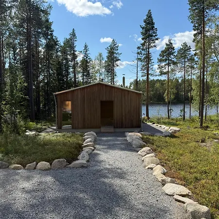 Ulvontaehti - Moderni Moekki Jaerven Rannalla