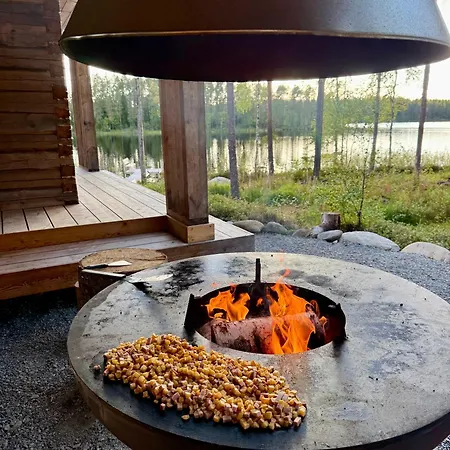Ulvontaehti - Moderni Moekki Jaerven Rannalla Ulvo