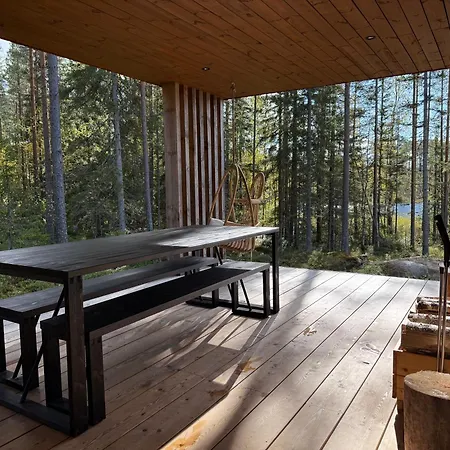 Ulvontaehti - Moderni Moekki Jaerven Rannalla